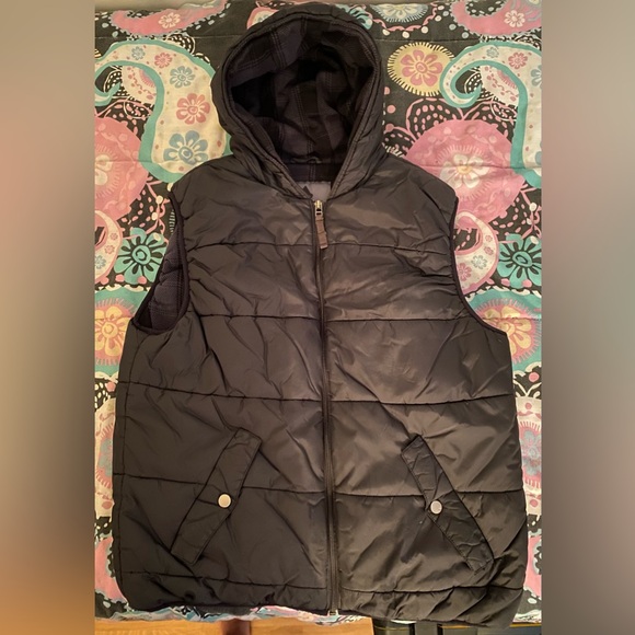 Dark grey outside and plaided grey and black inside. - Picture 1 of 3